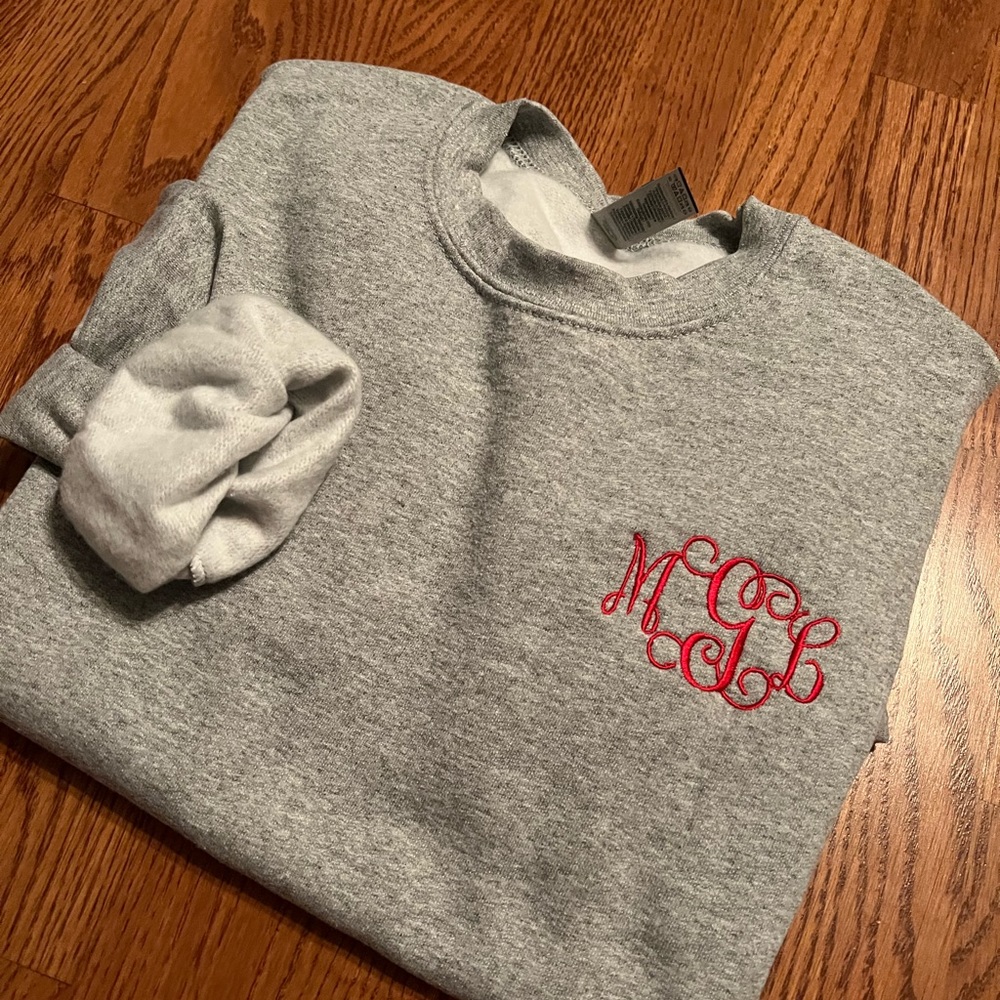 🆕 Your SWEATSHIRT Monogrammed Embroidery
